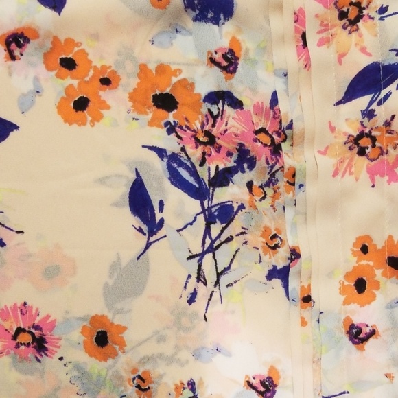 Candie's Flowered Top - Picture 2 of 7